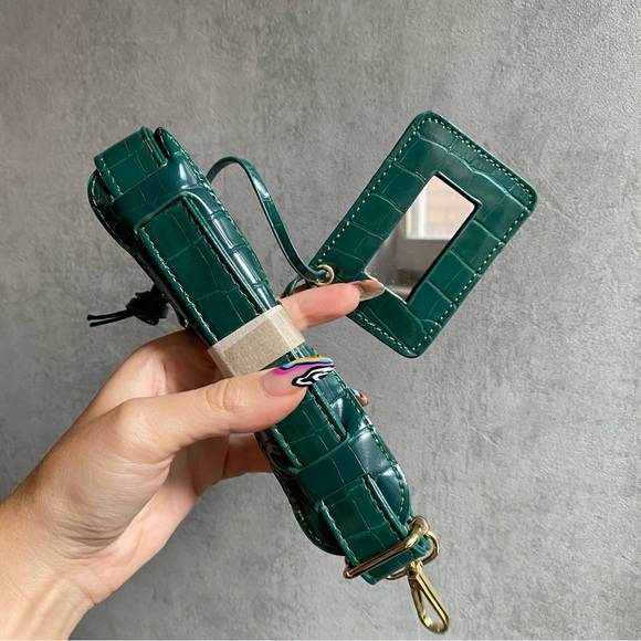 NWT EMBOSSED LEATHER GREEN GOLD HANDBAG PURSE - Picture 7 of 10